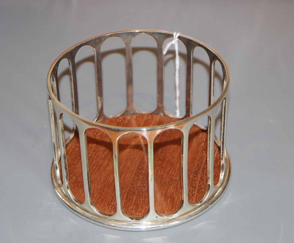 A modern open wire work silver bottle coaster, Clive Edward Burr, London, 1973, diameter 10cm, gross 8oz.